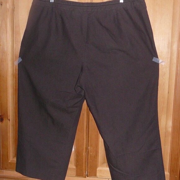 LARRY LEVINE Womans Size 22W High Quality Stretch Brown Short Pants Capris - Picture 2 of 5
